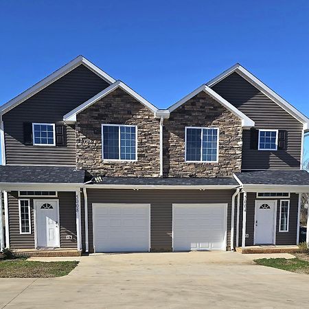 コンコード Charming & Spacious 3Br Houseヴィラ エクステリア 写真
