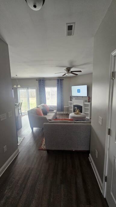コンコード Charming & Spacious 3Br Houseヴィラ エクステリア 写真
