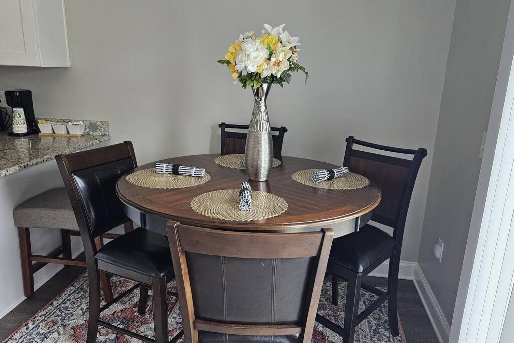 コンコード Charming & Spacious 3Br Houseヴィラ エクステリア 写真
