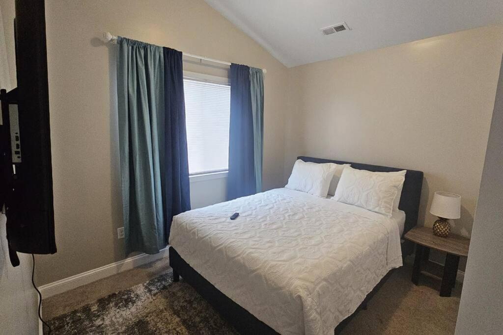 コンコード Charming & Spacious 3Br Houseヴィラ エクステリア 写真